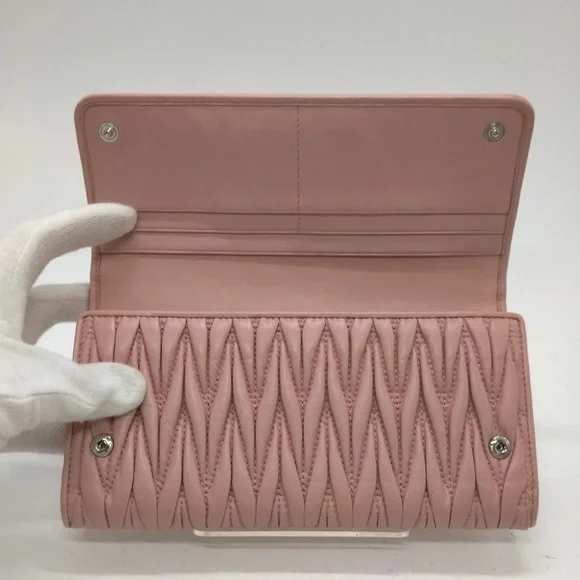 Miu Miu Pink Quilted Clutch with Silver Hardware - Picture 4 of 8
